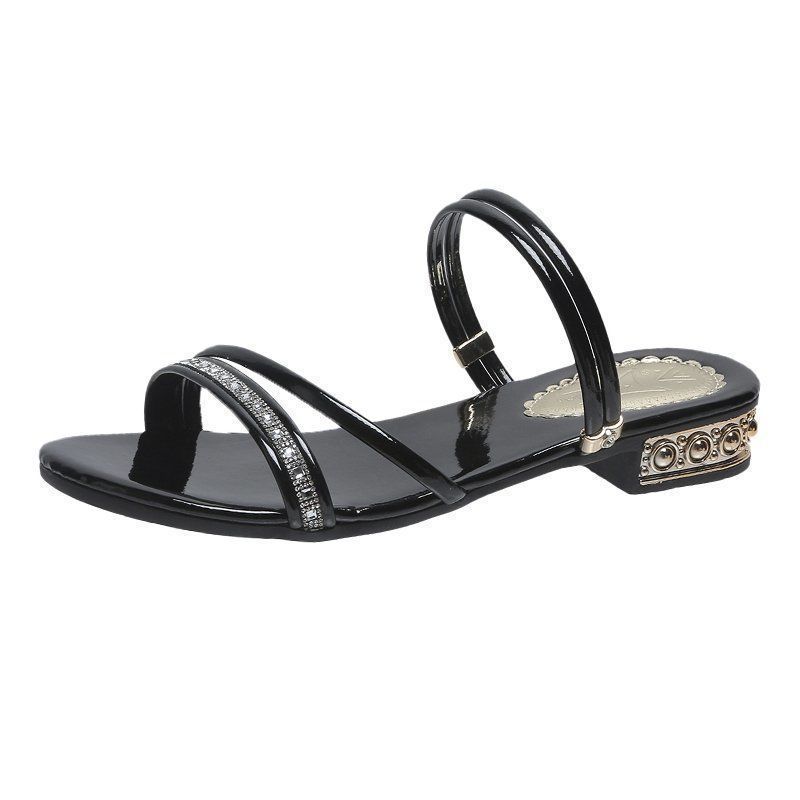 Nuevas madres dos sandalias para mujeres 2024 estilo coreano de estilo exterior para mujeres tacones bajos de tamaño grande con base suave zapatillas de diamante