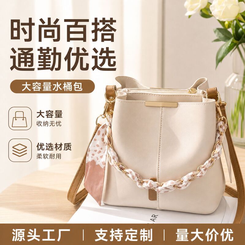 High-quality large-capacity bucket bag for women, 2026 summer new fashion crossbody bag, niche commuter shoulder bag
