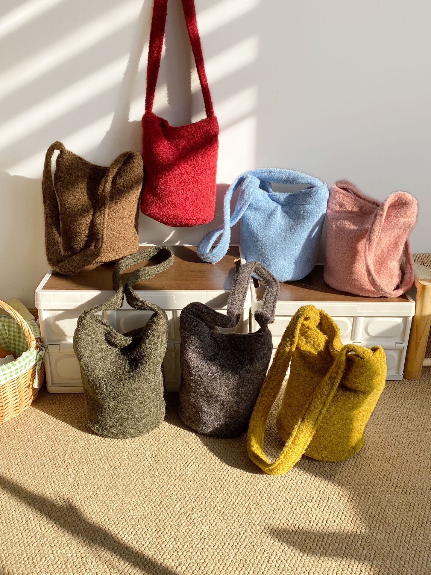 Otoño y invierno bolsas de balde de peluche suaves retrógradas versátiles bolsas de hombro coreanas simples de alta calidad de gran capacidad bolsas de hombro mujeres