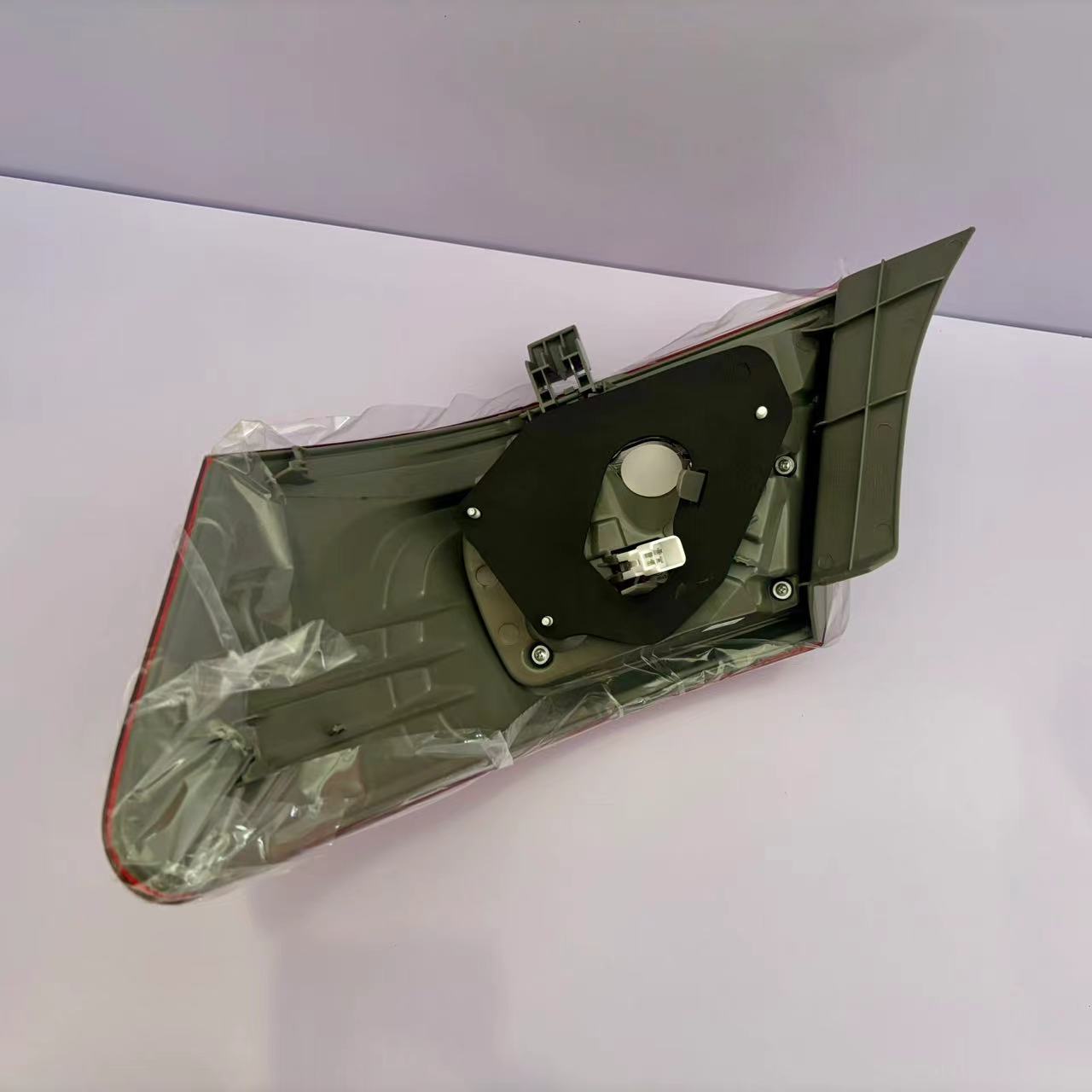 Suitable for 06-20 Toyota Camry rear tail lamp assembly left and right brake reversing lamp cover shell turn signal