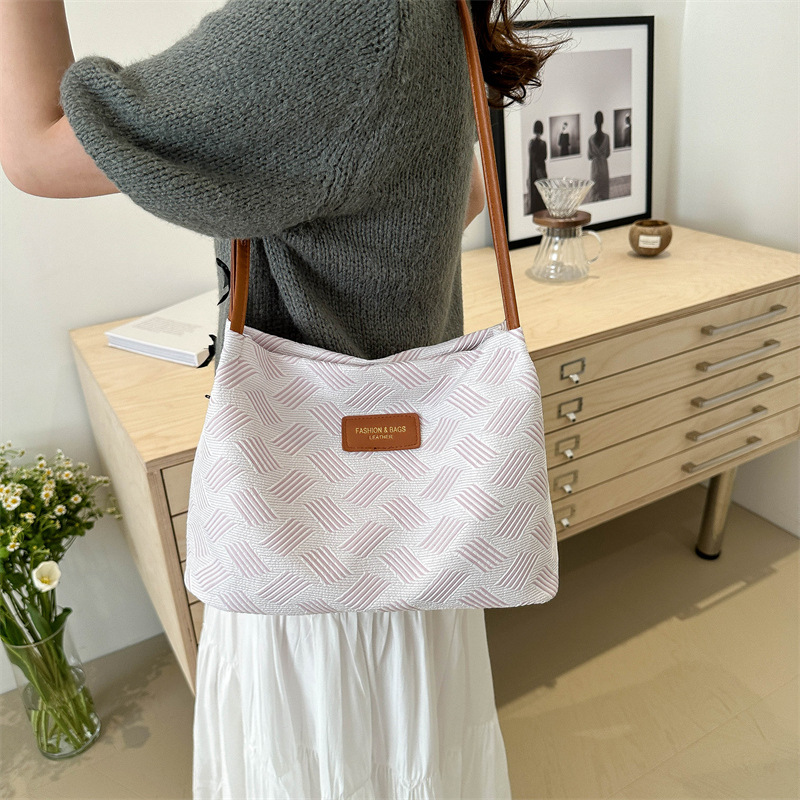 Nicho de diseño bolso de diamante para mujeres 2024 nuevo estilo de alta calidad sensación de gran capacidad portátil de viaje a mano rayas de hombro bolso