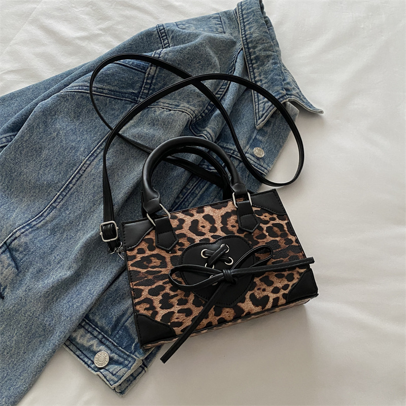 Bolso de moda con estampado de leopardo 2024 invierno nuevo bolso bandolera bandolera bandolera bandolera popular de este año