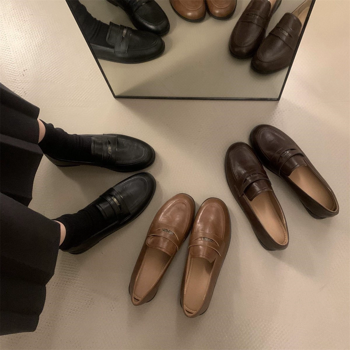 Маленькие кожаные туфли на плоской подошве британской академии, женщины на осень 2024 новая модная круглая голова повседневная обувь Walefu