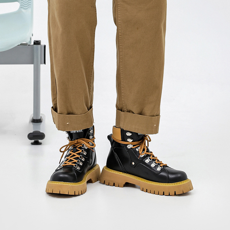 Stivali da motociclista corti e spessi con testa grande, piatti e minimalisti gialli, stile inglese_voghion.com