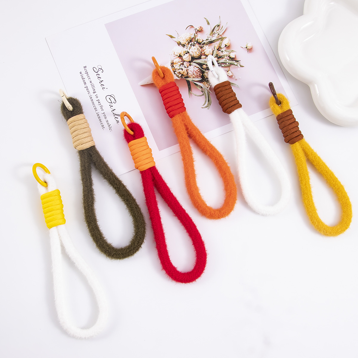 Star-Themed Phone Lanyard with Color-Blocking Plush Rope, Anti-Loss Plush Keychain Accessory