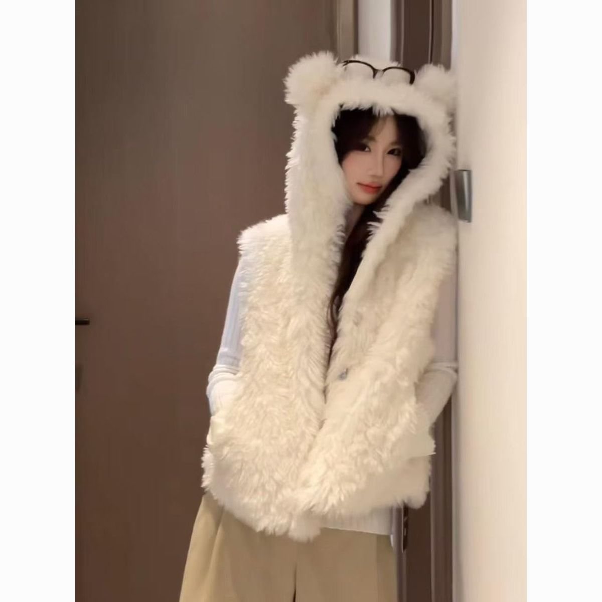 2025 Autumn/Winter New Style Lambswool Vest for Women, Bear-themed Hooded Jacket, Sweet and Cute Outerwear for Petite Women