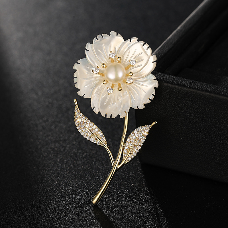 Thousand Family Silver Tmall New High-grade Sea Water Shell Flower Brooch Freshwater Pearl Elegant Tide Corsage Pin Buckle