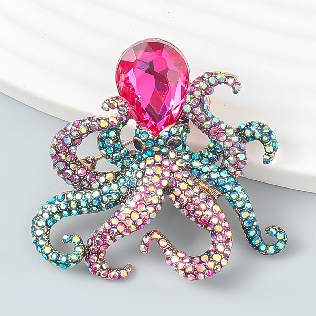 Stijlvolle octopus broche met strass voor dames mode speld_voghion.com