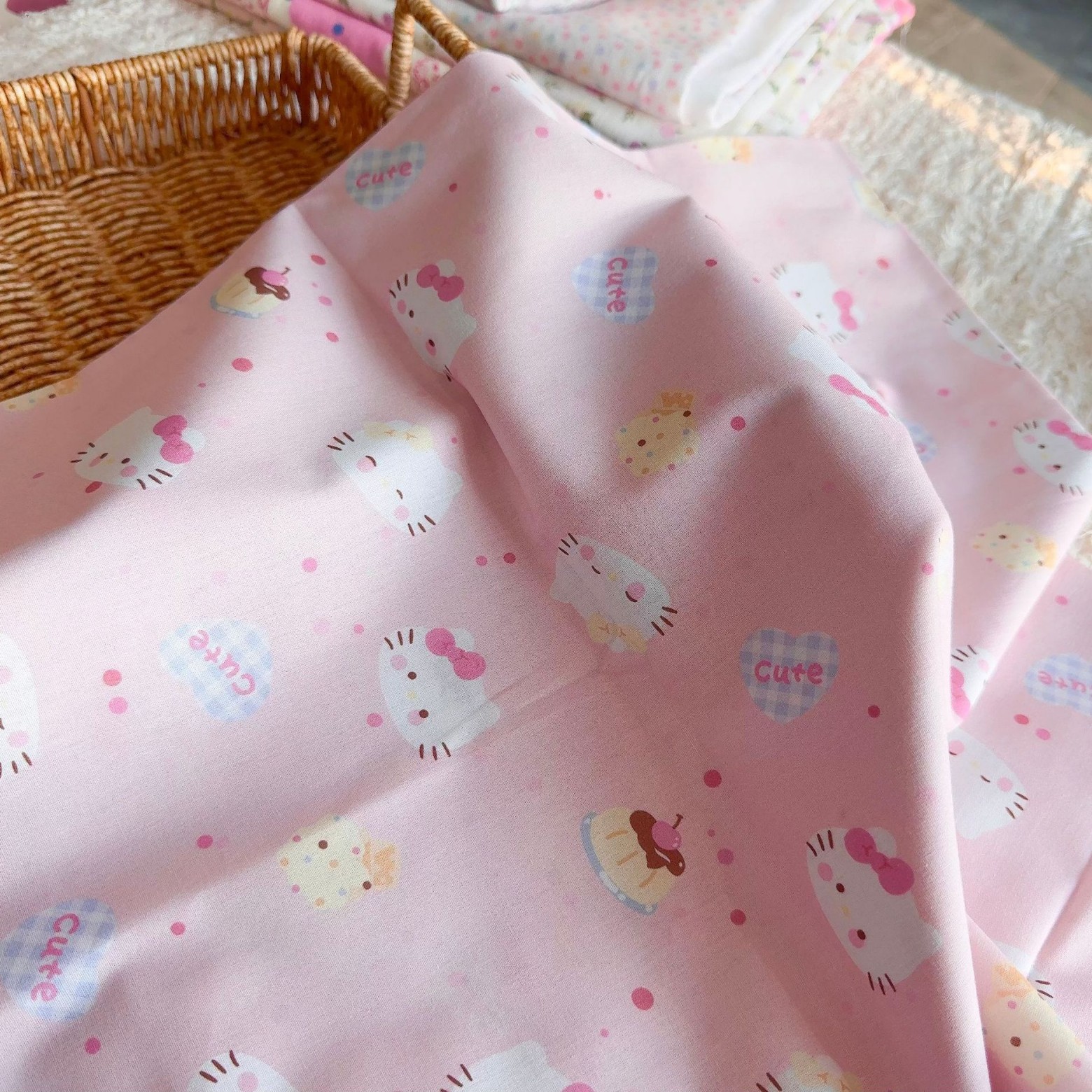 全棉40支数码韩系卡通粉KT花布 连衣裙童装女装亲子家居服手工DIY