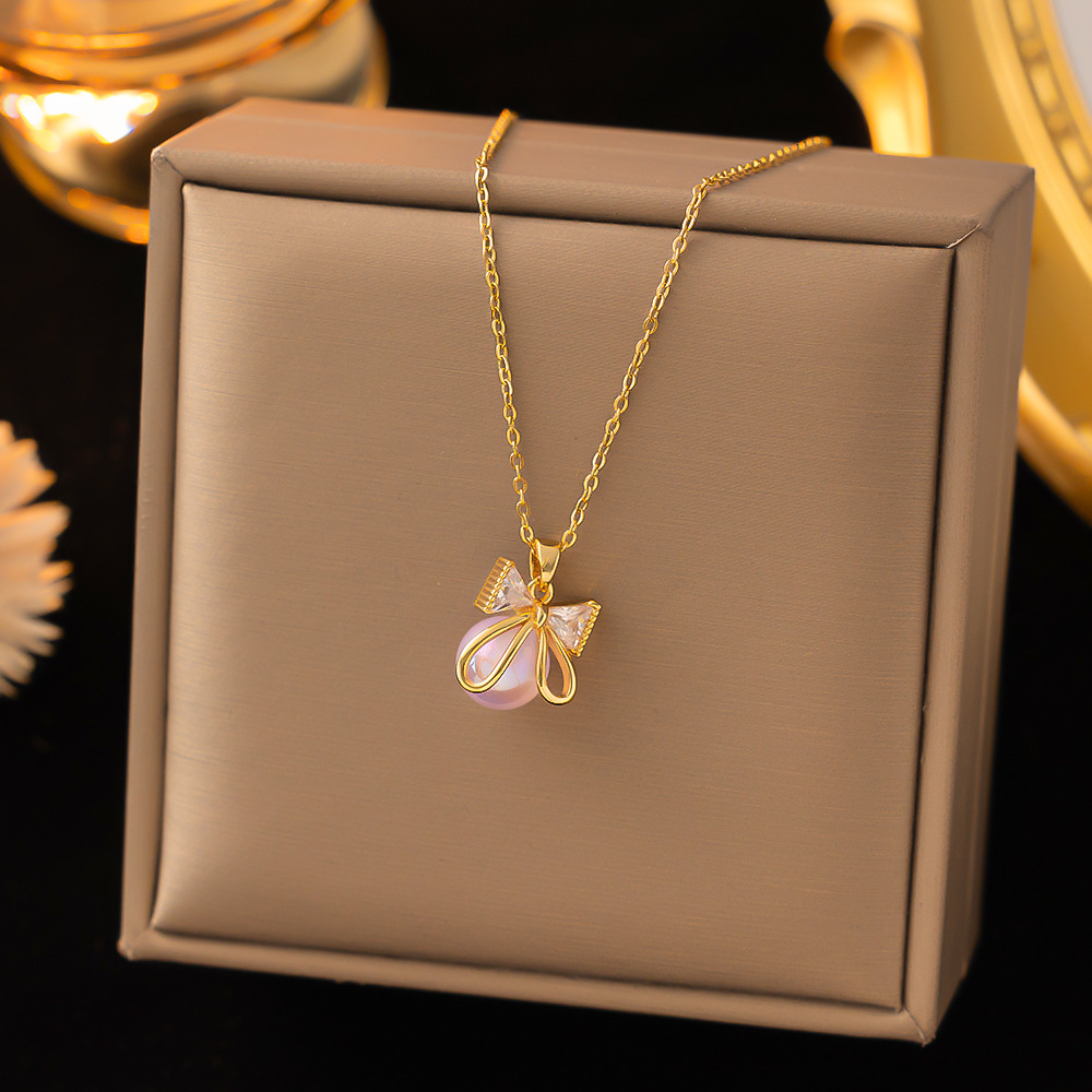 Fashionable cute necklace from pearl