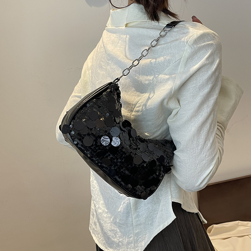 Bolsa de hombro de personalidad en línea de sequillas para mujeres 2024 primavera y verano nueva cadena bolsa de brazo de este año bolsas de bolsas populares para mujeres