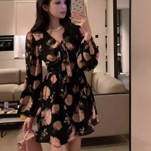 轻奢高级感甜美复古玫瑰印花长袖优雅收腰连衣裙高端显瘦碎花短裙