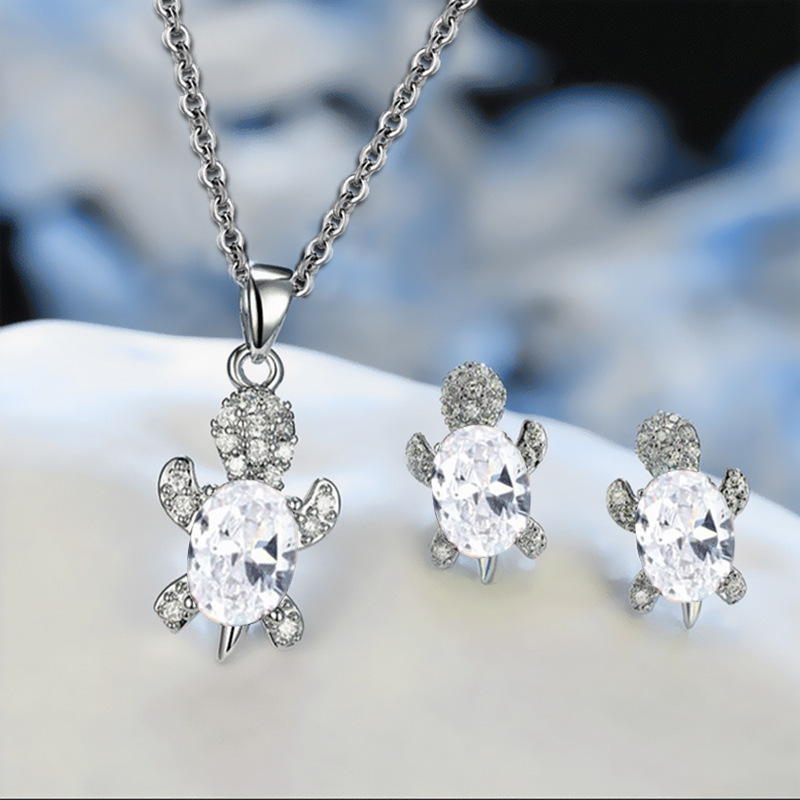 Yunjin europeo y americano Venta caliente moda nicho diseño tortuga pendientes collar traje animal femenino serie joyería al por mayor