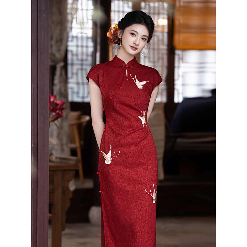 New Chinese-Style Red Engagement Qipao, Bride's Toast Dress, Elegant and Youthful Design, High-End and Classy, Enhances Complexion, and Is of High Quality