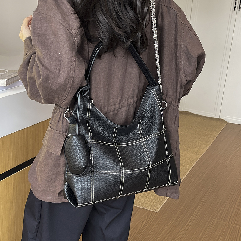 大容量包包女款2026新款超火小众腋下托特包百搭单价斜挎包批发