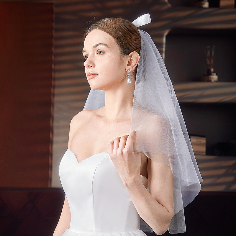 Short wedding dress with bow