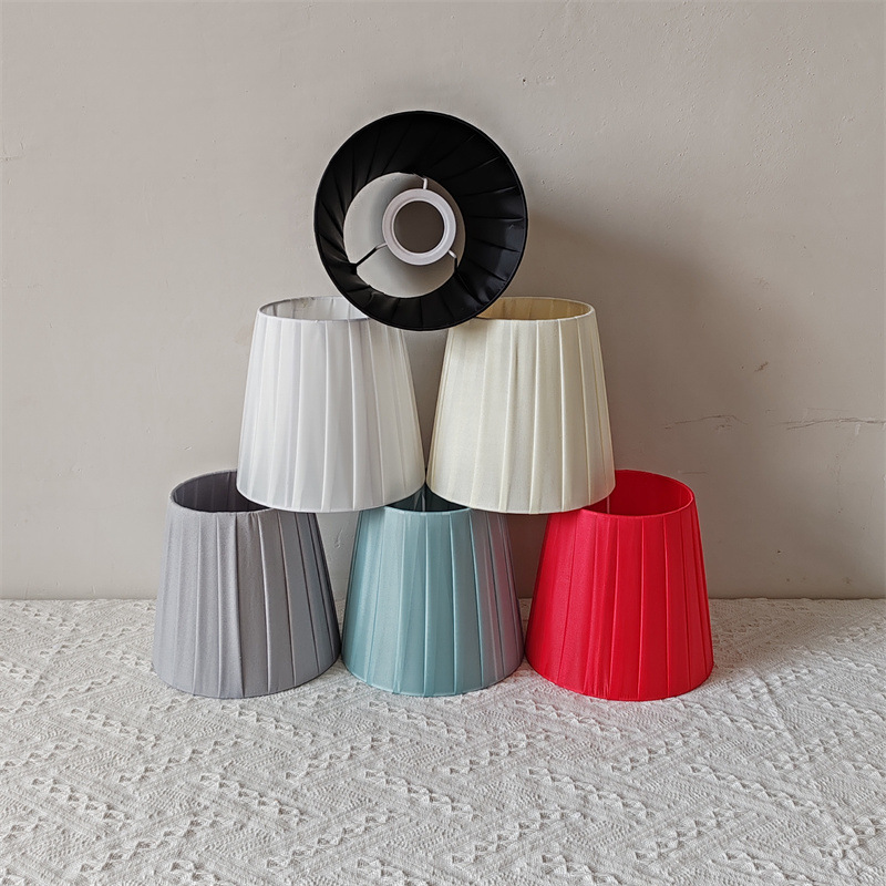 Transfronteriza en stock creativo nórdico simple hecho a mano plisado tela tira pantalla lámpara de mesa lámpara de pared accesorios sombreado