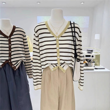 【欧凡】9439简约气质V领条纹针织衫女2024秋季新款显瘦羊绒混纺