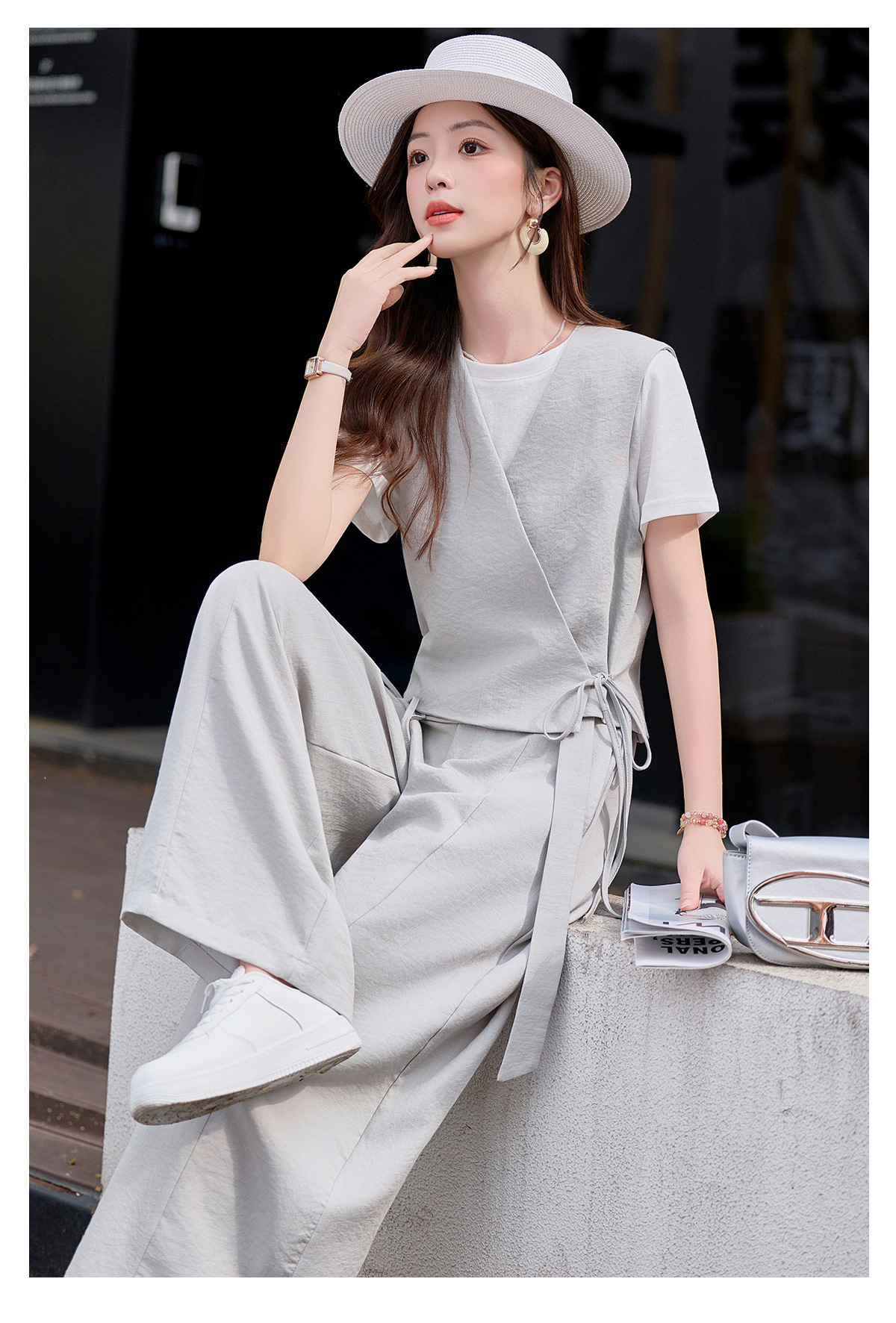 Bộ ba món mùa hè nữ gồm áo thun cổ tròn, áo vest cổ V và quần ống rộng — màu đen, màu xám chi tiết 3
