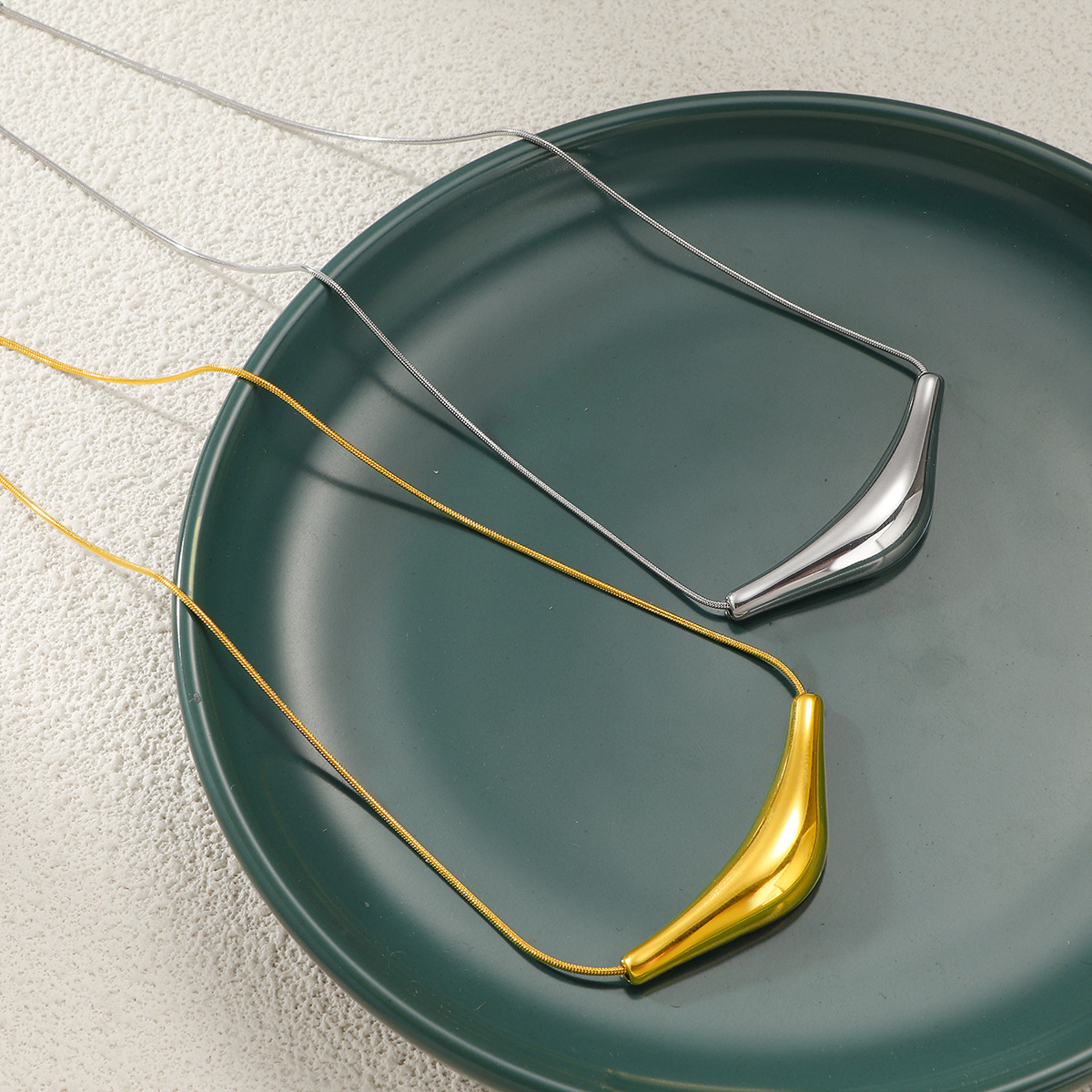 Collana a gomito triangolare con personalità popolare, tendenza di nicchia, catena per clavicola, versatile, catena per maglioni da donna_voghion.com