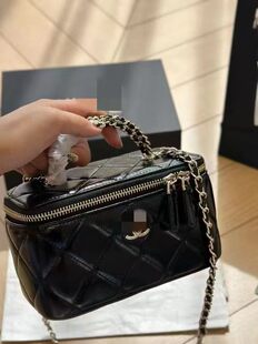 Small bag, box, one-shoulder bag with diamond pattern, shoulder bag, Chanel style, genuine leather