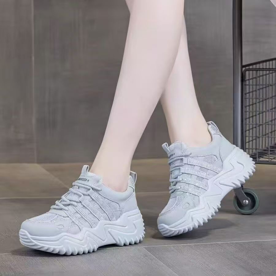 Nuevos zapatos deportivos casuales de mujer 2026, zapatos de verano de una sola red, zapatos de padre de diamantes para mujeres con suela gruesa y ligera y transpirable