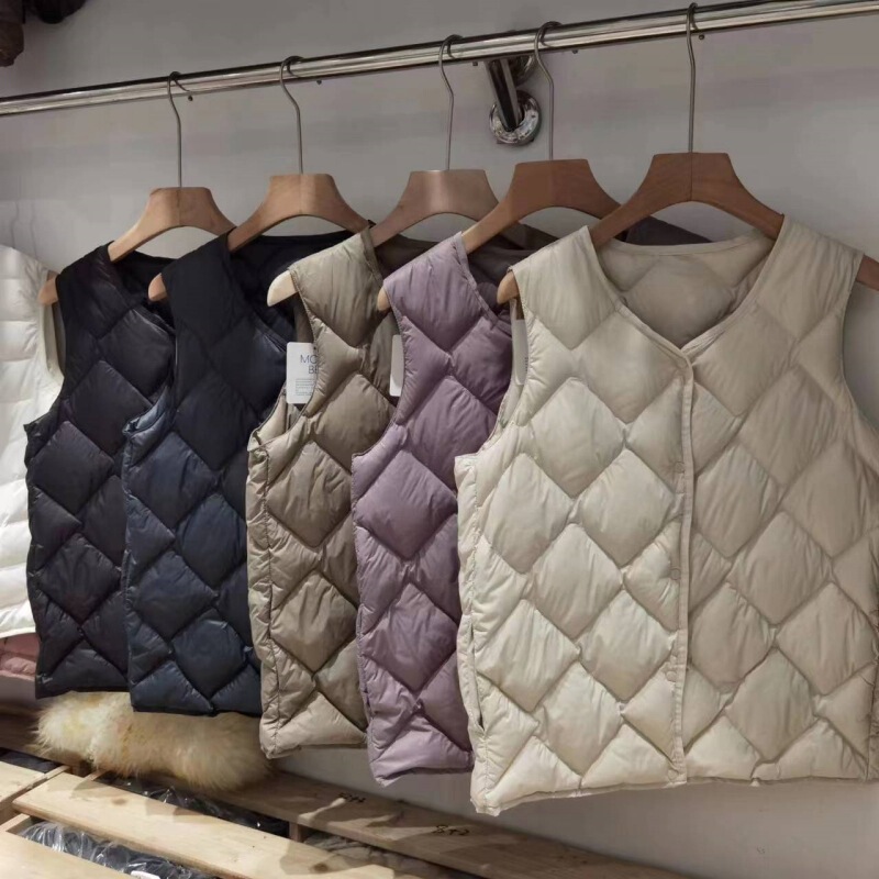 Autumn and Winter new lightweight down vest women's vest Diamond plaid v-neck inner casual short Korean style liner waistcoat