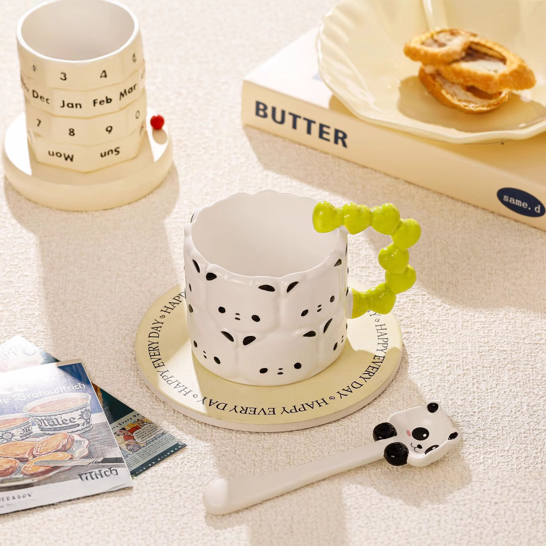 Taza de gran capacidad, regalo de dibujos animados, taza de cerámica para niños, juego de taza de color bajo vidriado pintado a mano, regalo creativo