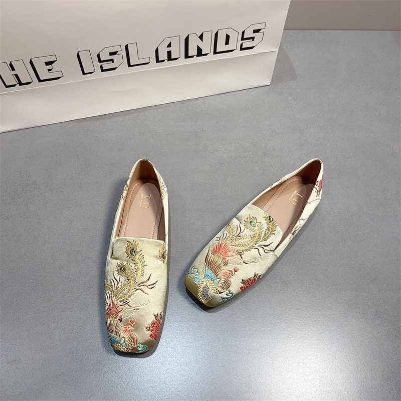 春と秋の女性のための新しい中国風の刺繍フラットシューズ、スクエアトゥ、浅い口、レトロな多用途の柔らかい底のビーニーシューズ|undefined