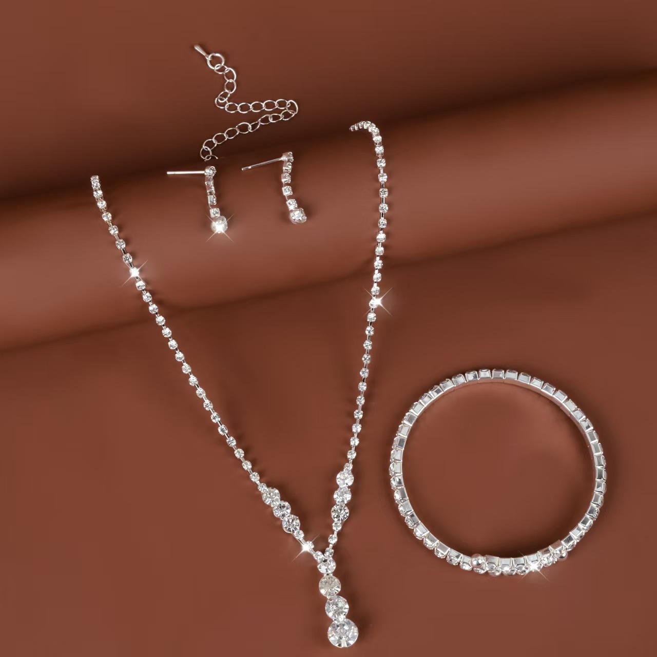 Set van bruidsketting en choker voor dames met uniek design_voghion.com