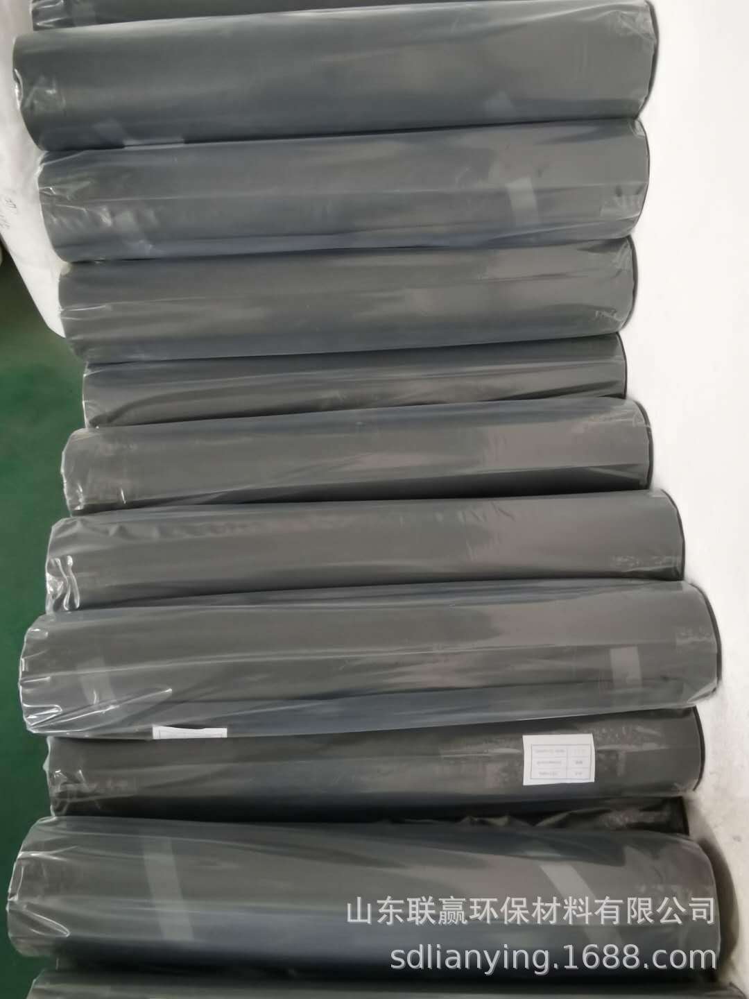 墨绿色抗老化亲水防草布