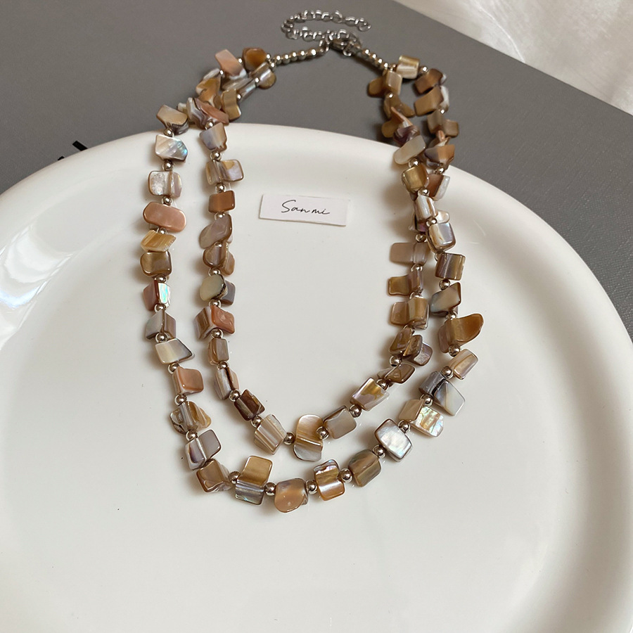 Collar con cuentas de concha de color irregular de verano Cadena de clavícula salvaje retro europea y americana