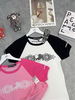 Pink T-shirt for women, summer design, slim fit, stylish, short length, heart print, trendy top Pink T-shirt for women, summer design, slim fit, stylish, short length, heart print, trendy top