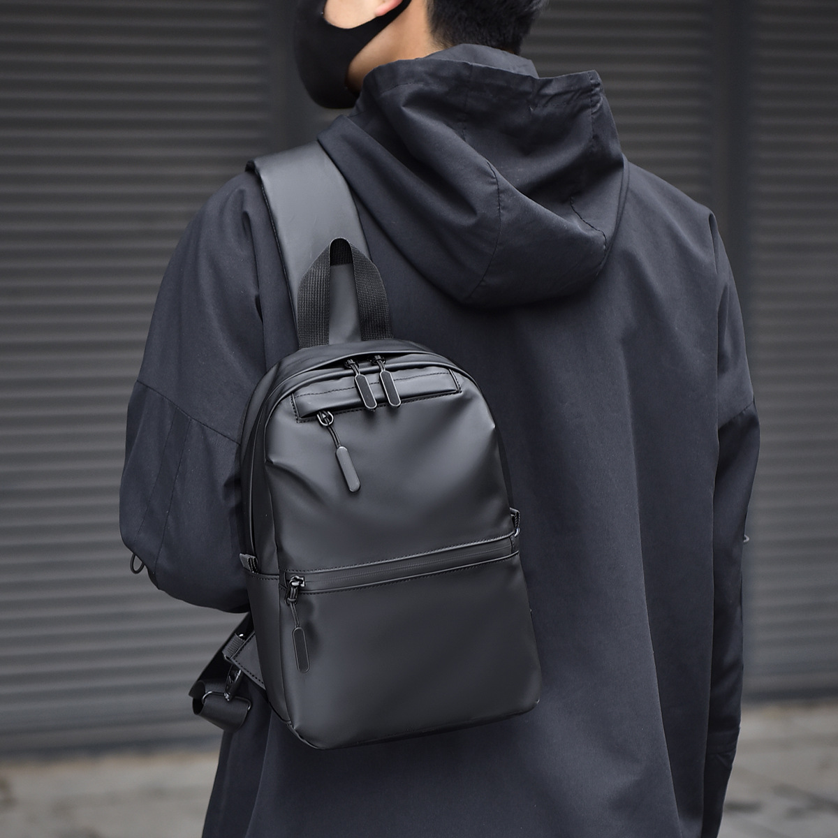 2024 New Trendy Casual Versatile European And American Men's Multifunctional Crossbody Chest Bag_voghion.com
