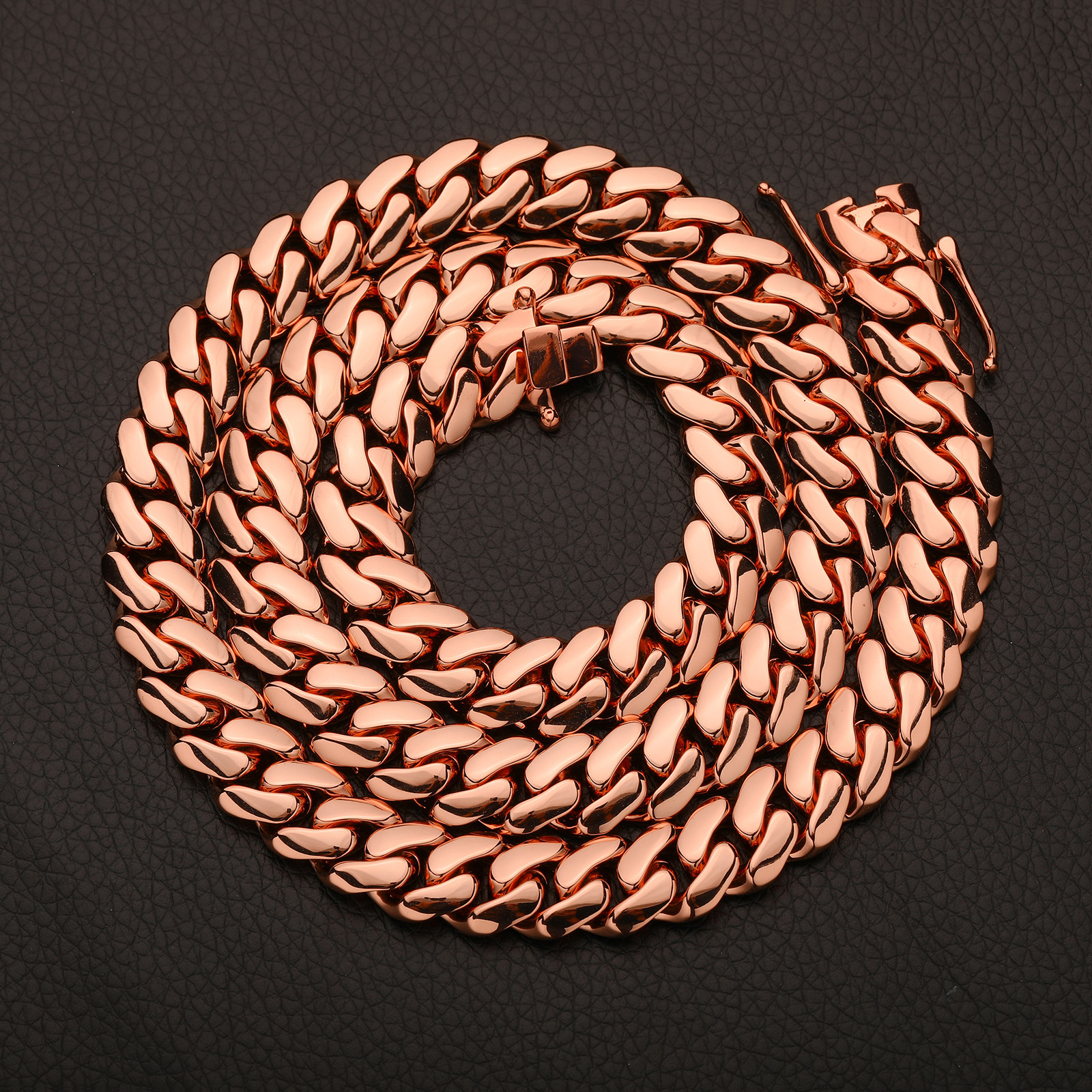 glossy golden copper trend necklace with zircon