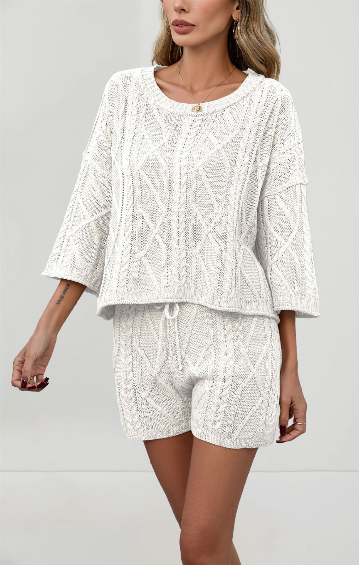 2026 primavera y verano europeo y americano casual torsión color sólido suéter de cuello redondo pantalones cortos de punto set de ropa de mujer transfronteriza Amazon