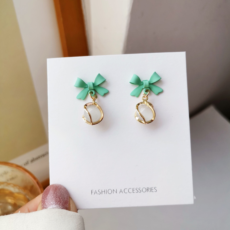 Fresh green small earrings with bow