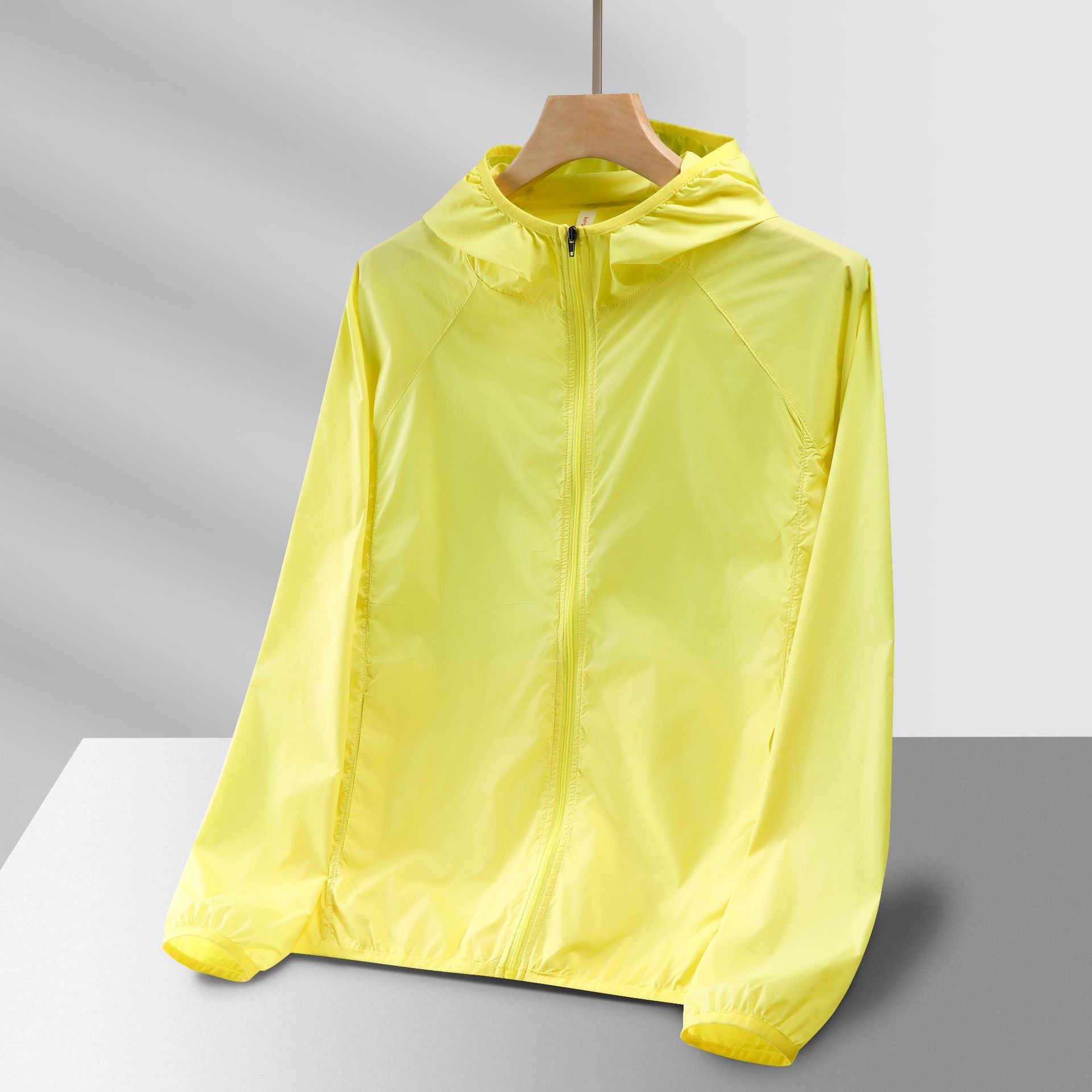 Color caramelo ropa de piel transpirable ultraligera al aire libre verano protección UV protección solar chaqueta superior hombres y mujeres personalizados
