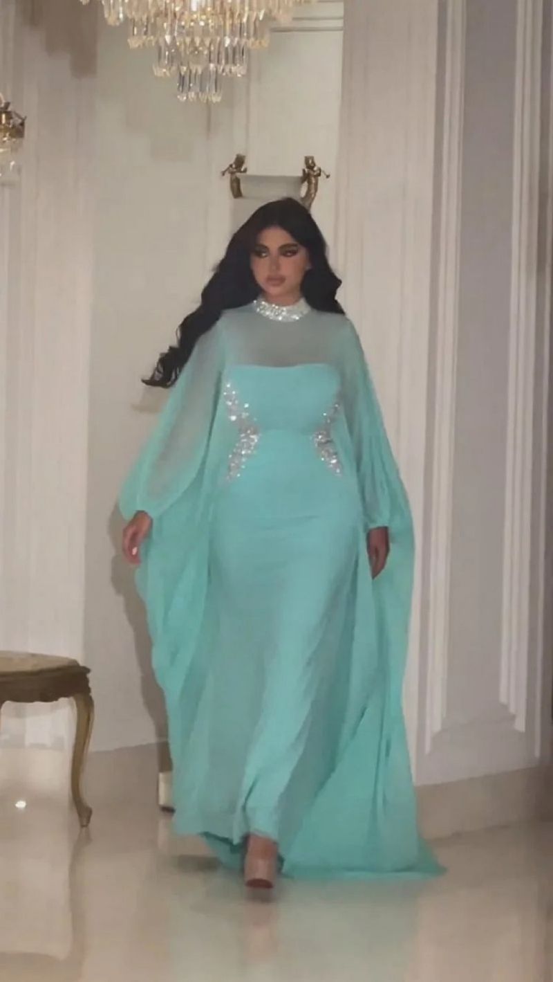 2023 primavera y verano nuevo europeo y americano transfronterizo Medio Oriente elegante sexy capa lentejuelas costura gasa vestido de noche conjunto de dos piezas