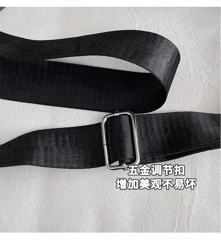 The 2024 new stylish and simple crossbody bag, a large-capacity versatile single-shoulder bag, is popular among students. The three-bar chest bag is selling well Item Picture