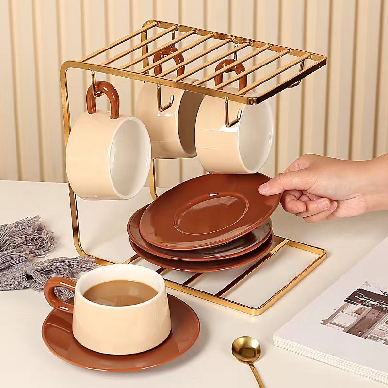 Juego de tazas de café de alta gama retro de nicho, tazas y platillos de cerámica creativos y exquisitos, tazas de café con leche de alto valor, tazas de té de la tarde