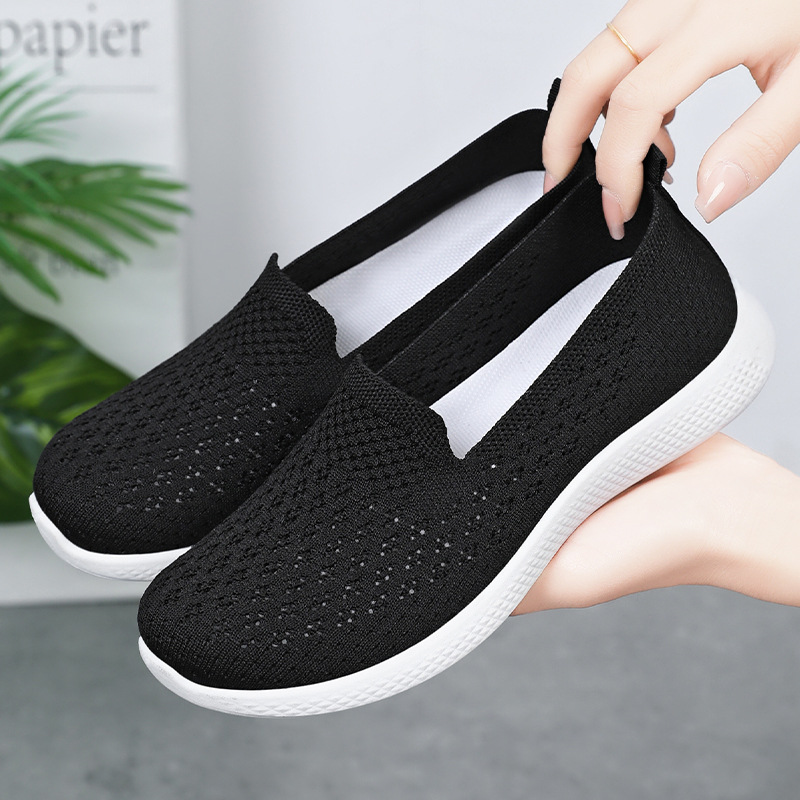 Zapatos casuales de mujer nuevo estilo suela suave ligero zapatos de madre de mediana edad y ancianos zapatos casuales transpirables tejidos voladores zapatos de mujer de comercio exterior al por mayor