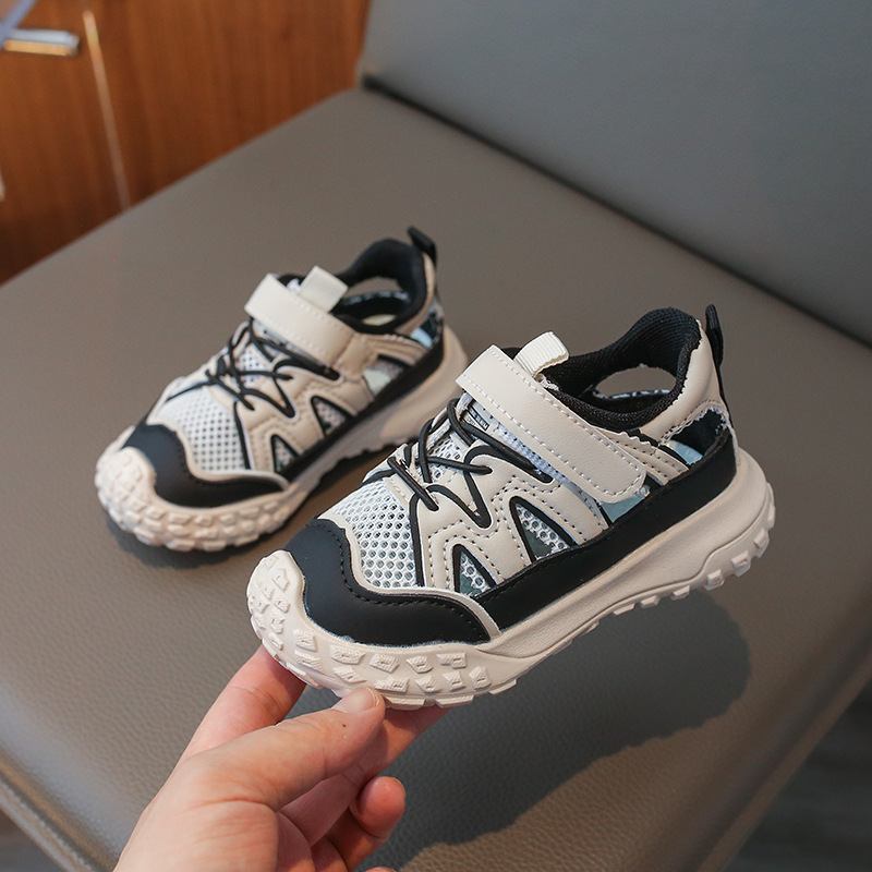 Sandalias deportivas transpirables de malla hueca con punta cerrada y antipatadas para niños y niñas, estilo papá, verano 2025