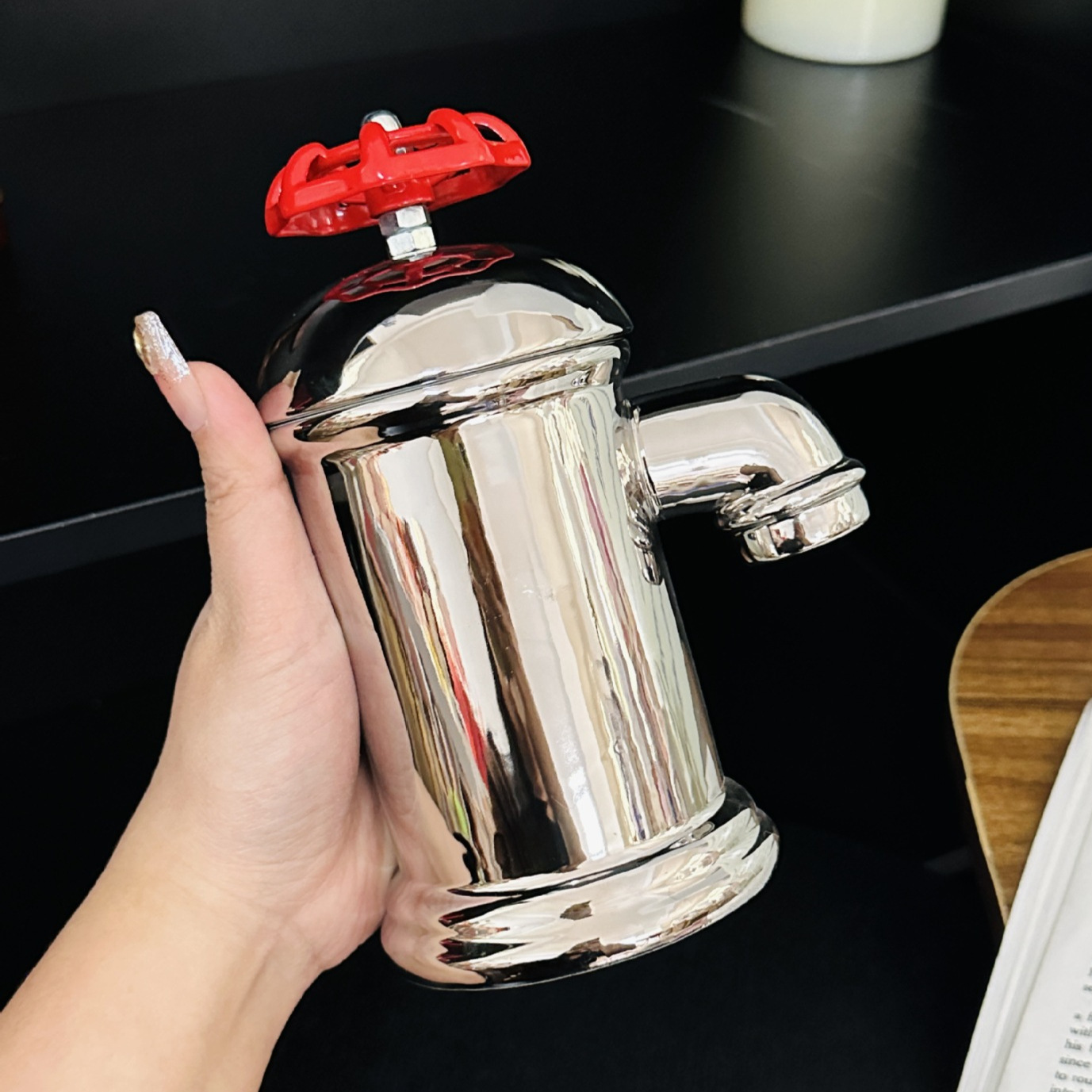 Ins Feng faucet modelado de cerámica taza con cubierta galvanizado de agua de oficina extraña taza de café regalo