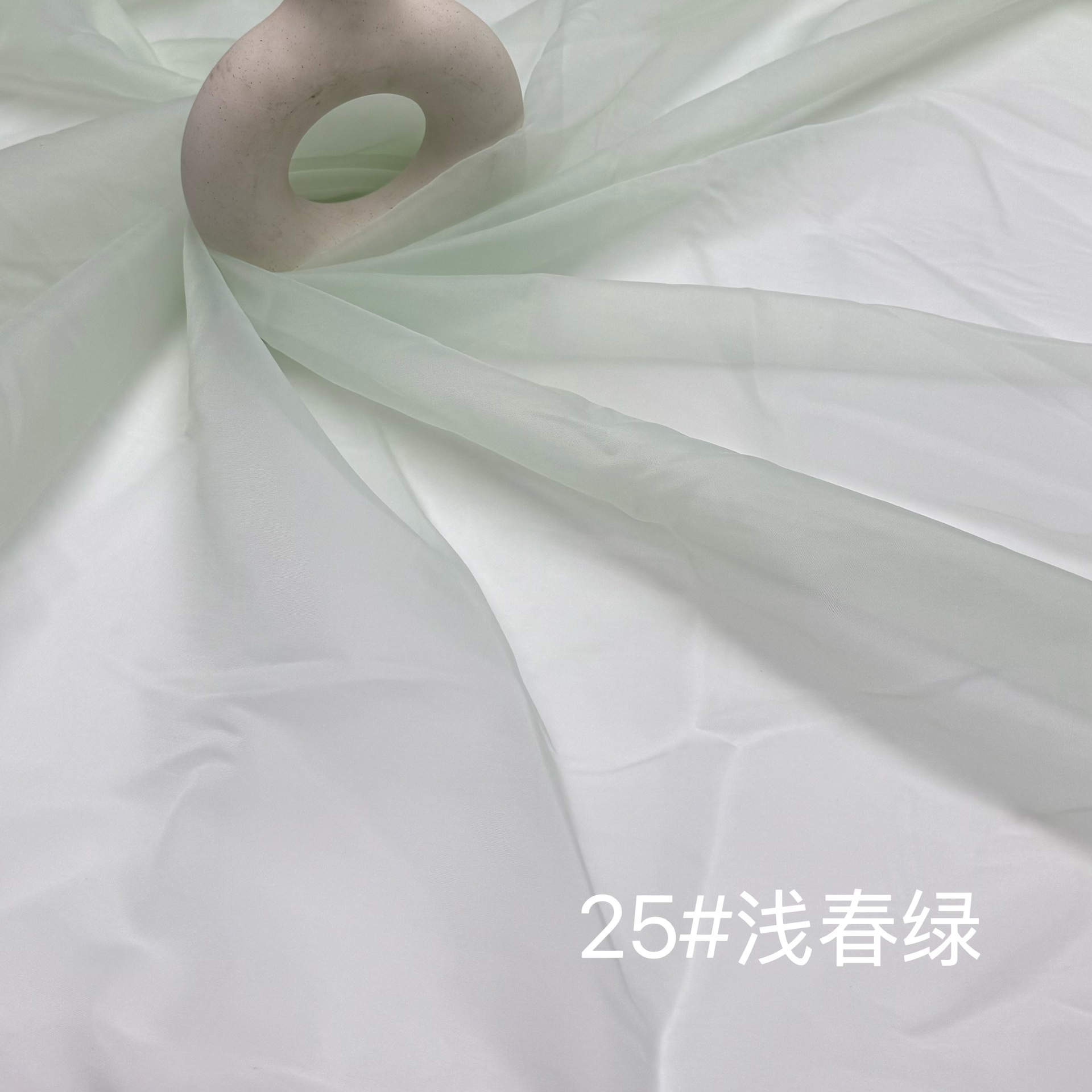 25번 연한 봄 녹색 (1개 구매 시 1m 폭 1.5m 미만, 여러 개 구매 시 재단 없이 연결됨)