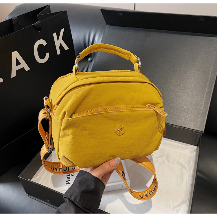 Bolso de tela de nylon coreano para mujeres 2026 nuevo bolso de tendencia transfronteriza pequeño bolso de hombro de viaje ligero image 11