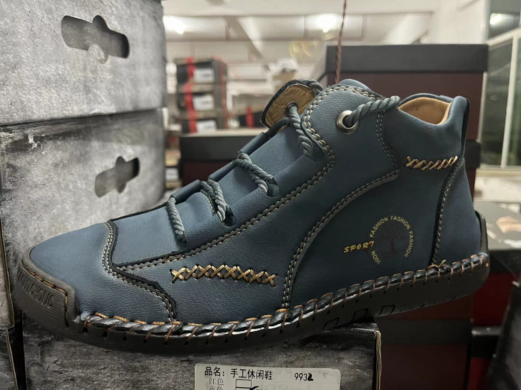 Comercio exterior cosido a mano botas de hombre de moda con cordones más tamaño botas de cuero En stock de los nuevos hombres transfronterizos mid-Top Martin botas