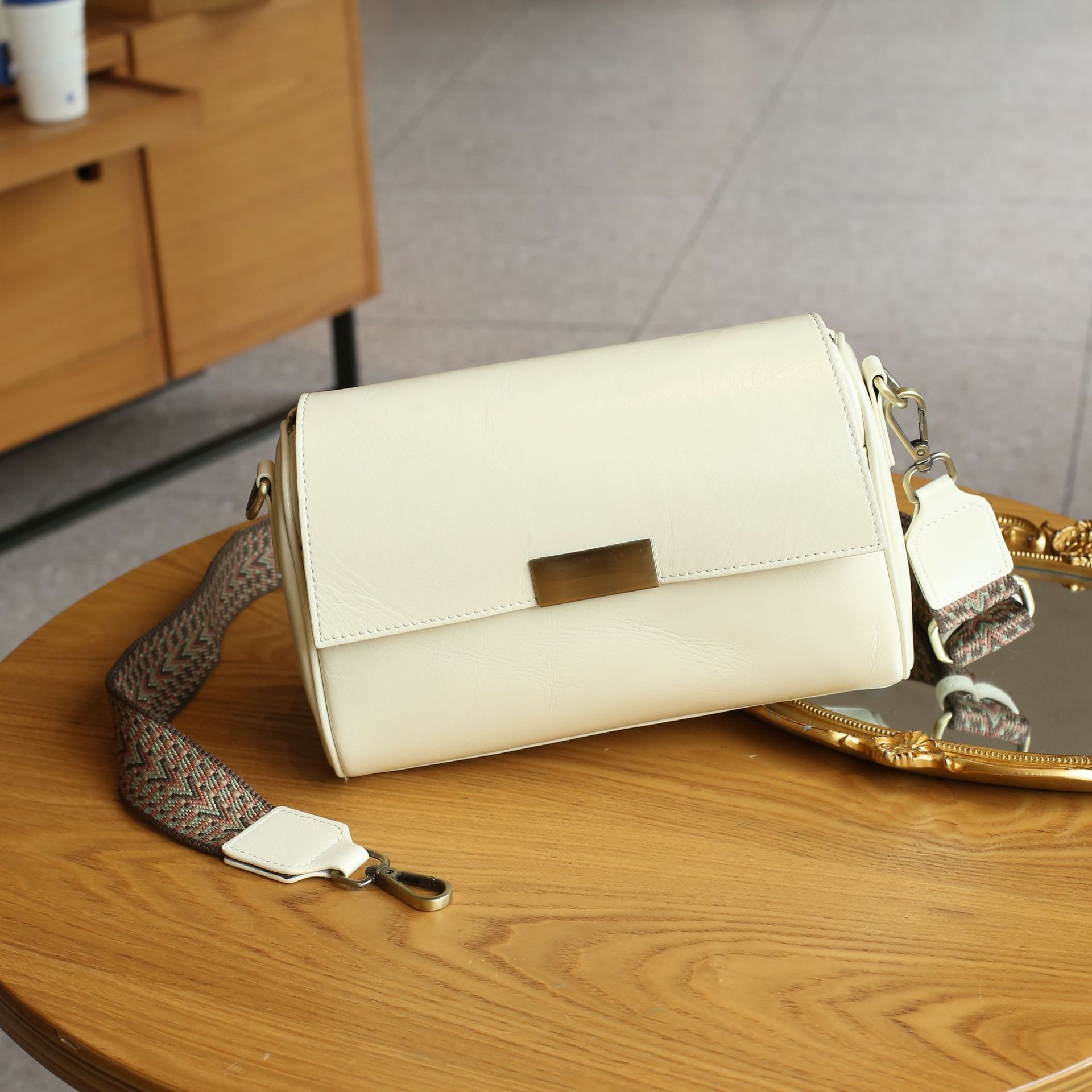 Vegetable Tanned Top Grain Cowhide Women's Shoulder Bag - Fashionable Multi-Compartment Large Capacity Practical Motorcycle Square Bag - Thumbnail 7