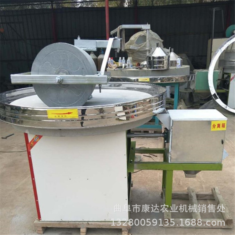 双辊电动石碾子 花岗岩石材质石磨机器 1.6米直径艾叶出绒磨粉机