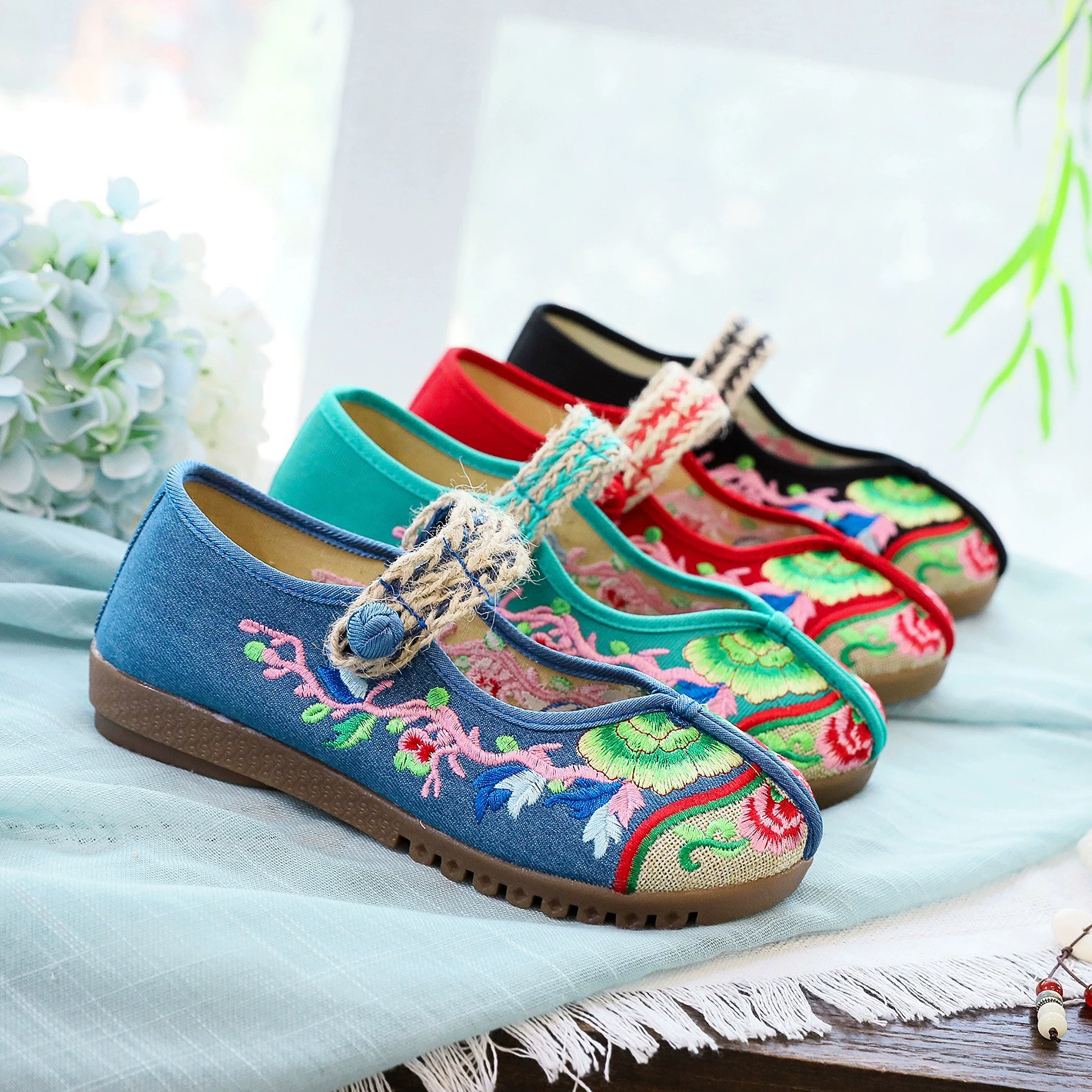 Тканевая обувь на плоской подошве с вышивкой бычьего сухожилия, Женская одиночная обувь для полных ног, весенне-Осенняя обувь для мам, винтажная Тканевая обувь